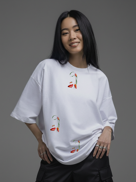 WHITE FLOWER FACE TEE